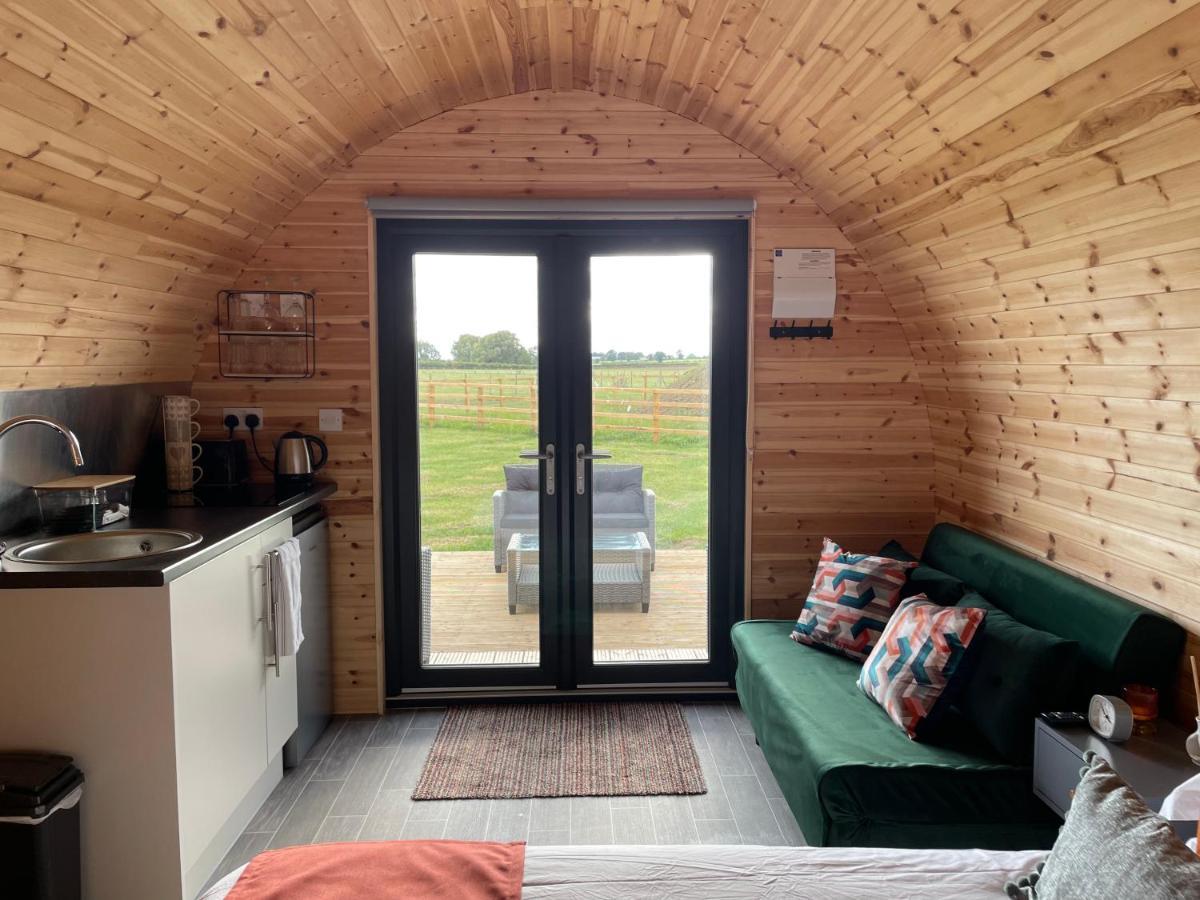 Little Meadow Pods With Hot Tub *