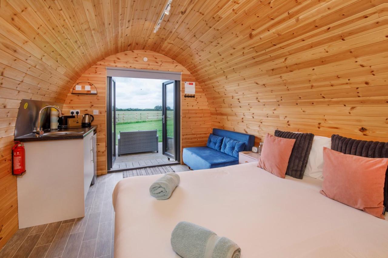 Little Meadow Pods With Hot Tub *