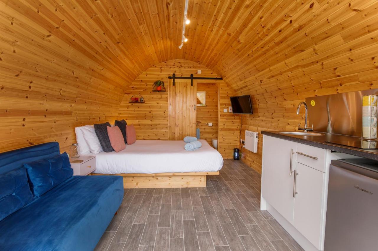 Little Meadow Pods With Hot Tub Camping