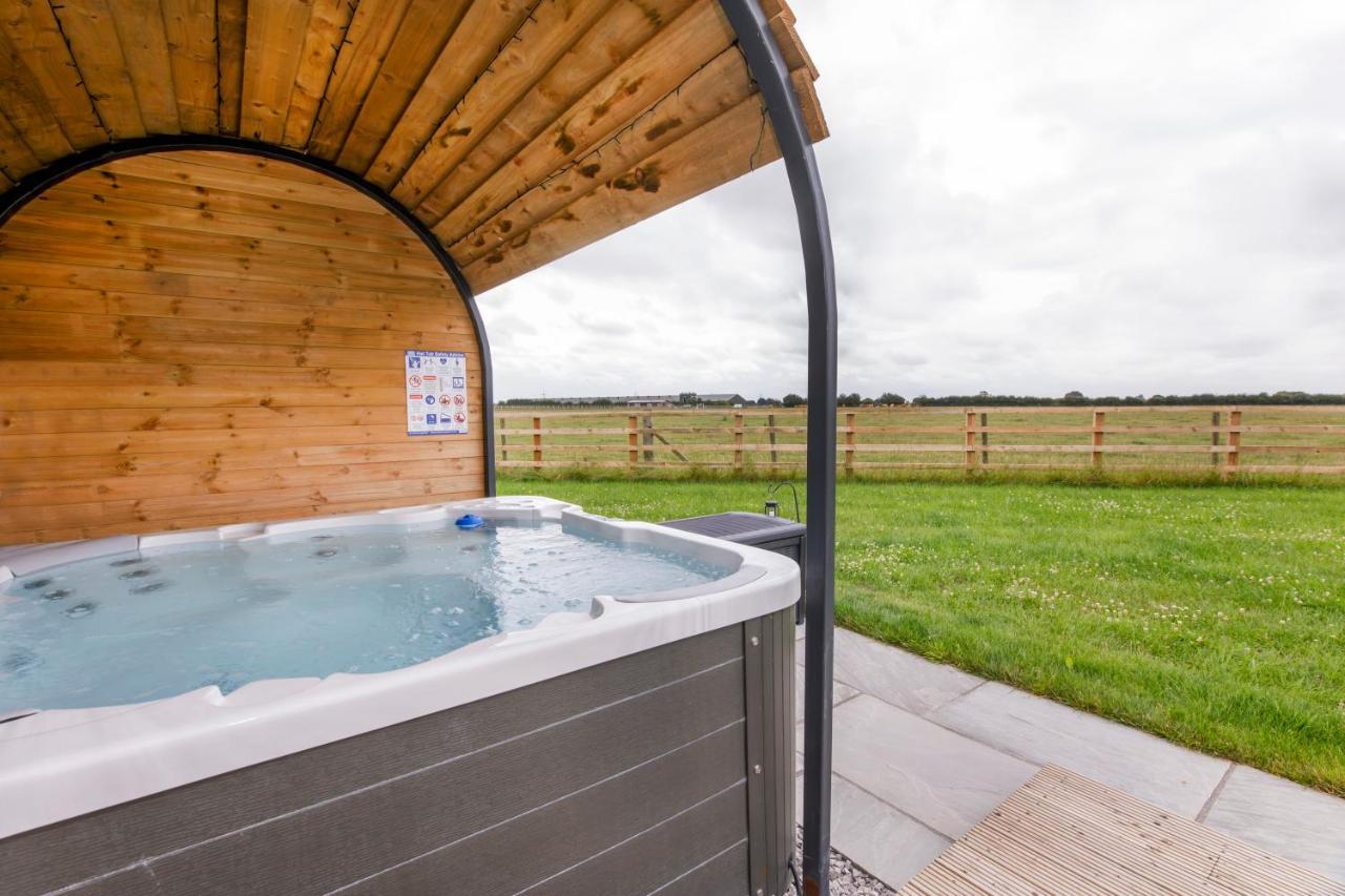 Little Meadow Pods With Hot Tub