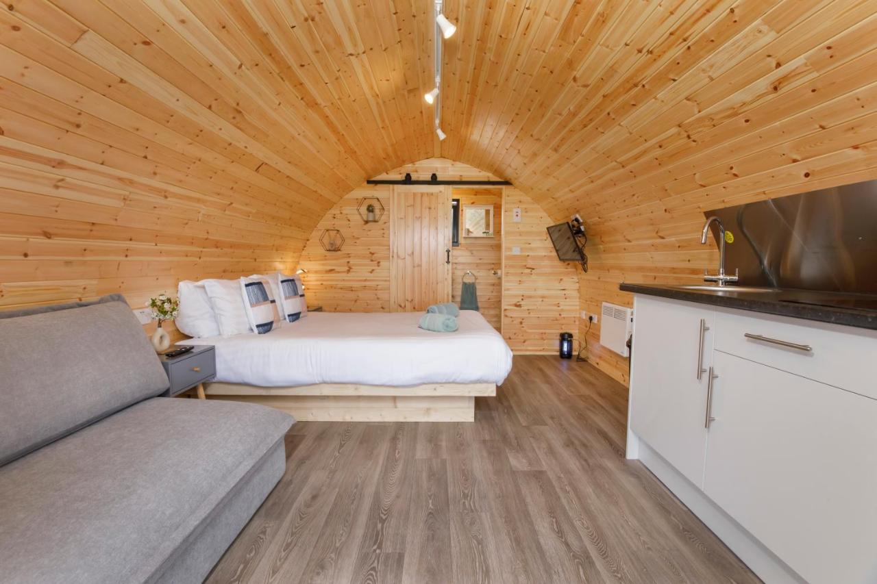 Camping Little Meadow Pods With Hot Tub *