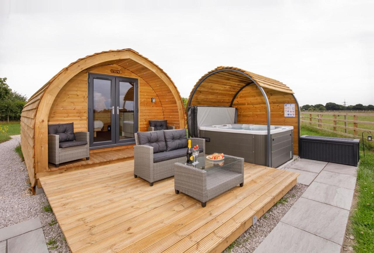 Little Meadow Pods With Hot Tub *