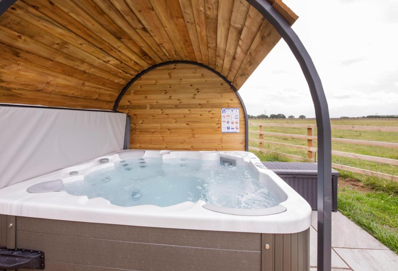 Little Meadow Pods With Hot Tub Йорк