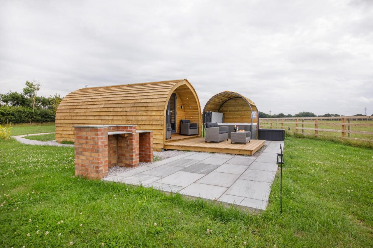 Little Meadow Pods With Hot Tub Йорк